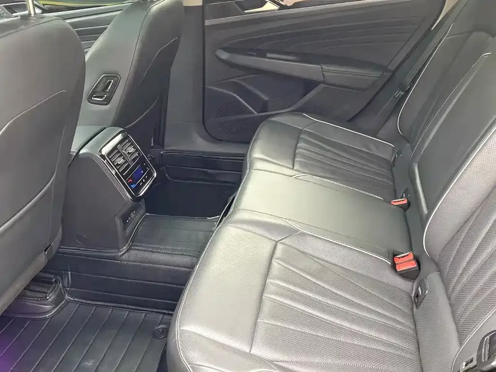 Volkswagen Passat — фото 8