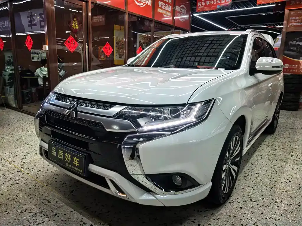 Mitsubishi Outlander 2022 из CN, фото 1