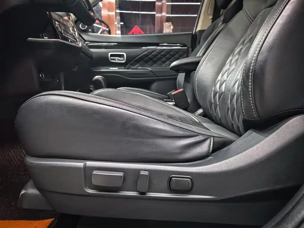 Mitsubishi Outlander 2022 из CN, фото 8