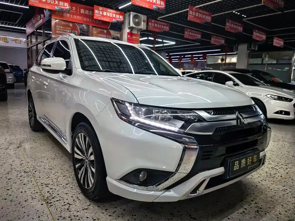 Mitsubishi Outlander 2022 из CN, фото 4