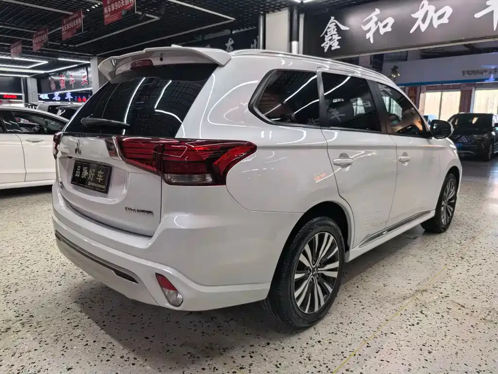 Mitsubishi Outlander 2022 из CN, фото 5