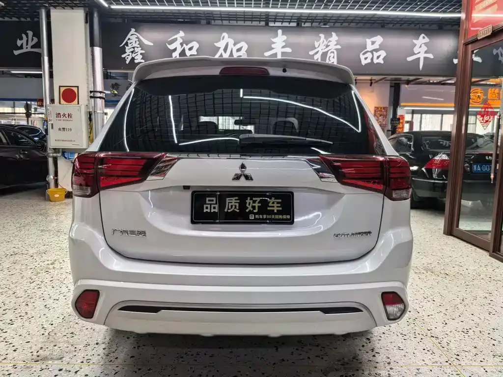 Mitsubishi Outlander 2022 из CN, фото 3