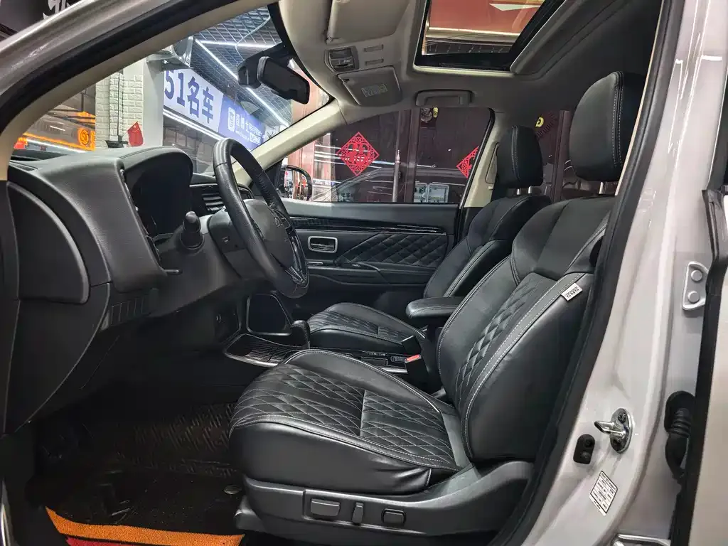 Mitsubishi Outlander 2022 из CN, фото 2