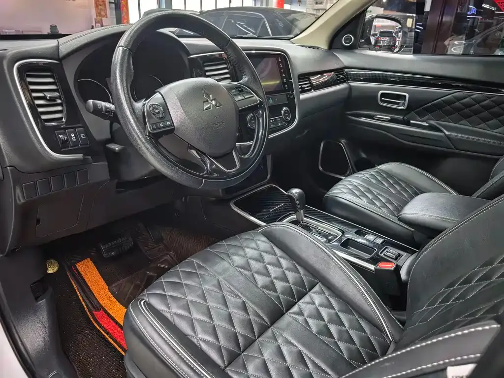 Mitsubishi Outlander 2022 из CN, фото 9