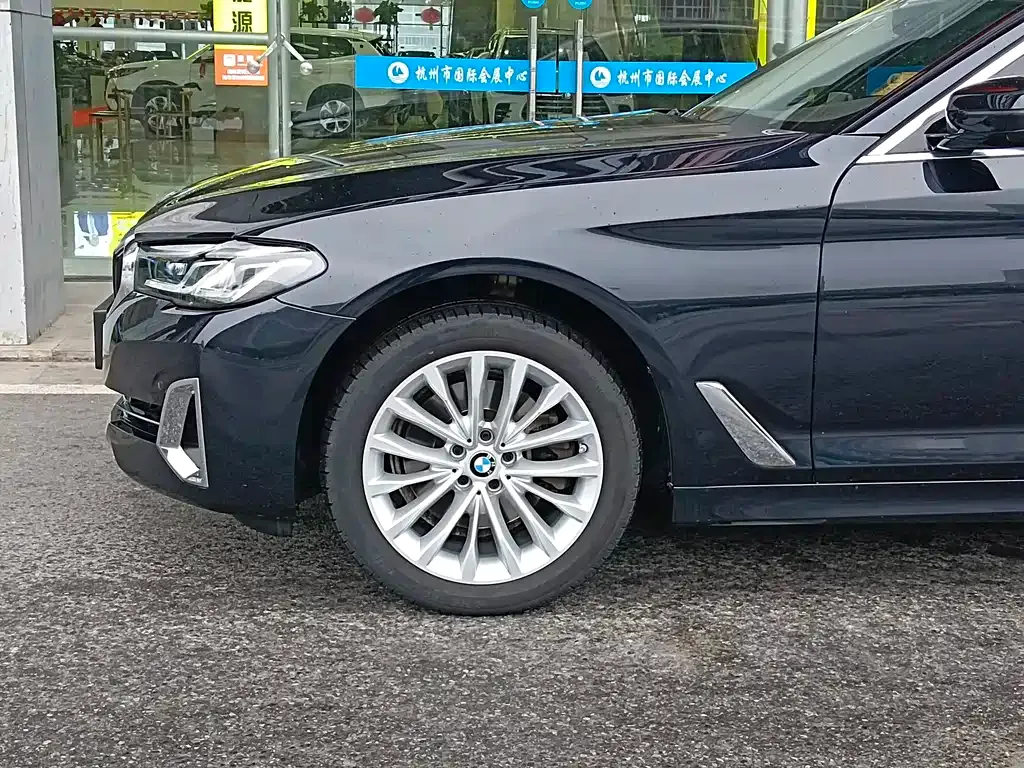 BMW 5 Series — фото 2