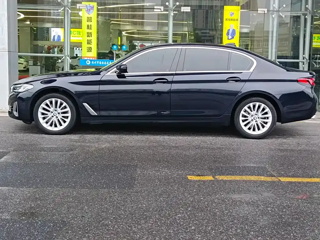 BMW 5 Series — фото 10
