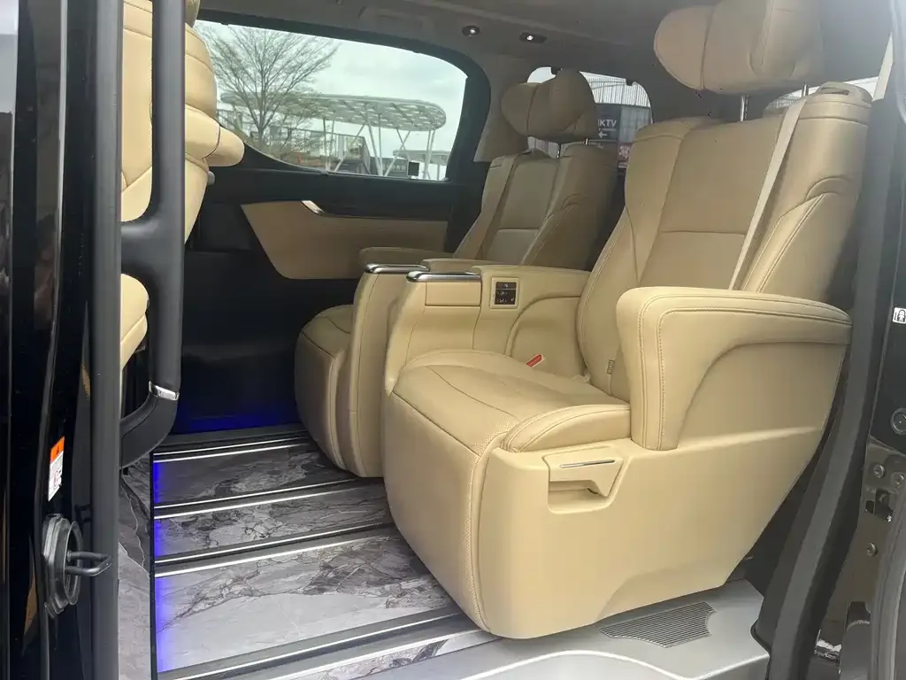 Toyota Alphard 2023 из CN, фото 9