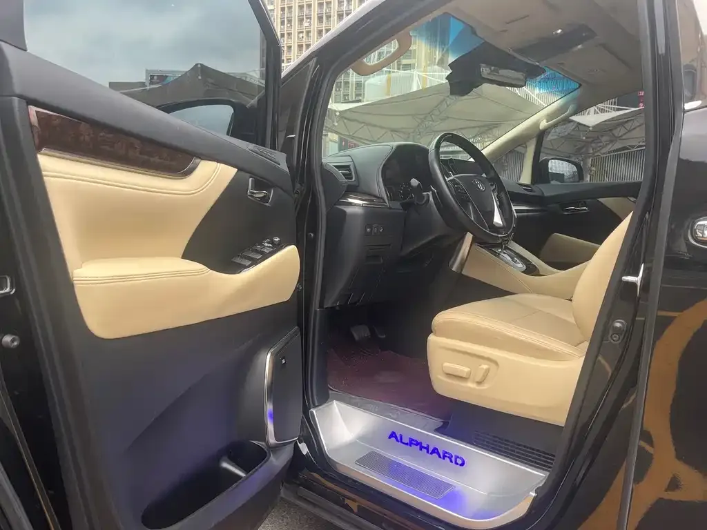 Toyota Alphard 2023 из CN, фото 4