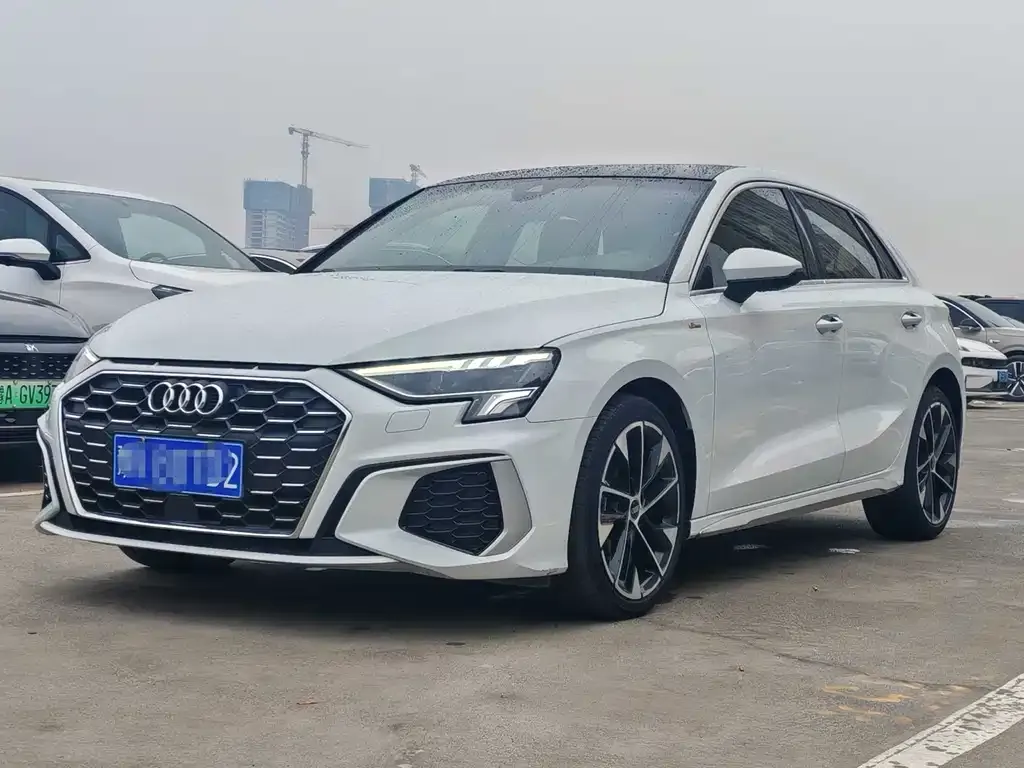 Audi A3 2023 из CN, фото 1