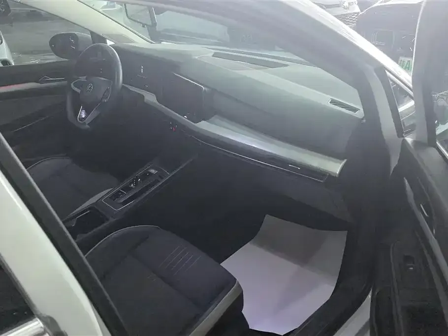Volkswagen Golf 2023 из CN, фото 3