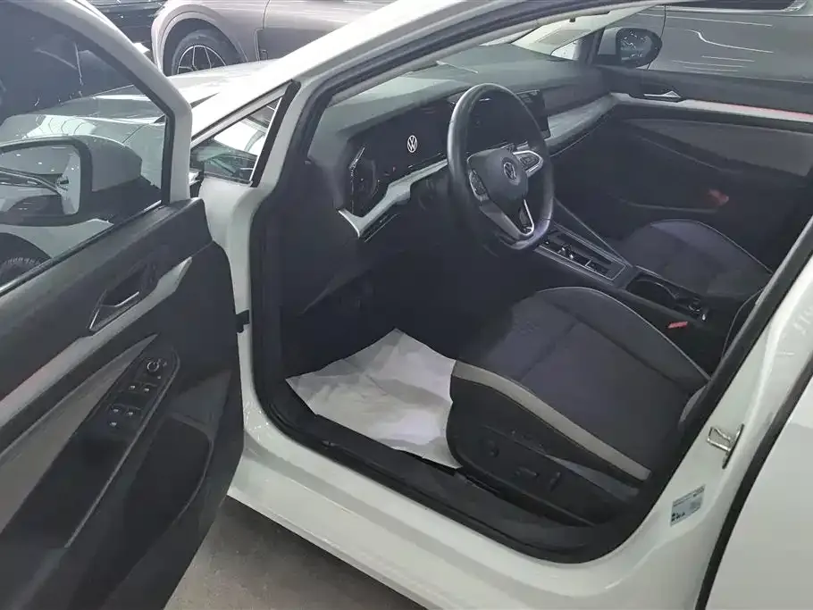 Volkswagen Golf 2023 из CN, фото 7