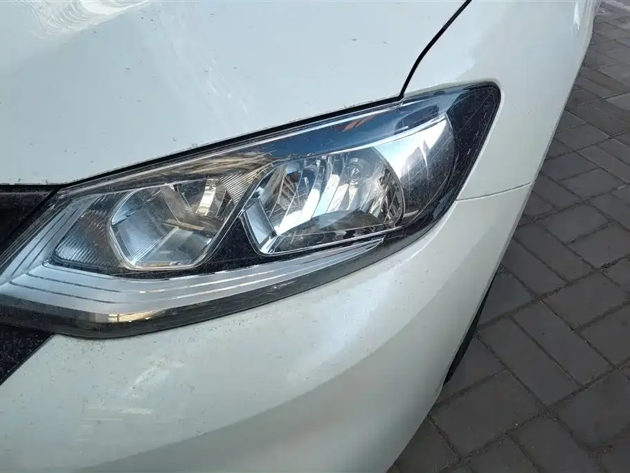 Nissan Tiida 2024 из CN, фото 2