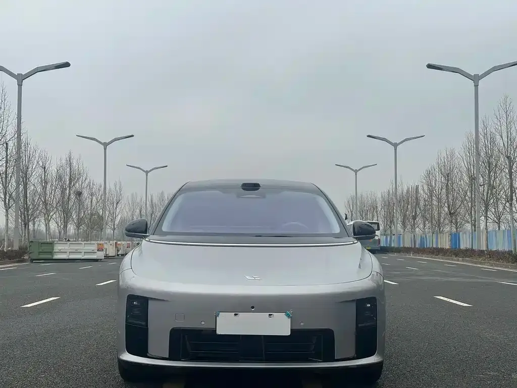 Li Auto i8 — фото 8