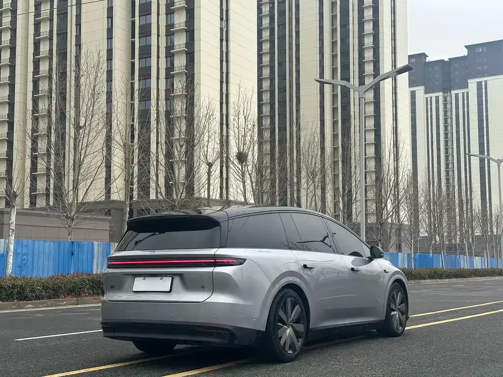 Li Auto i8 — фото 10
