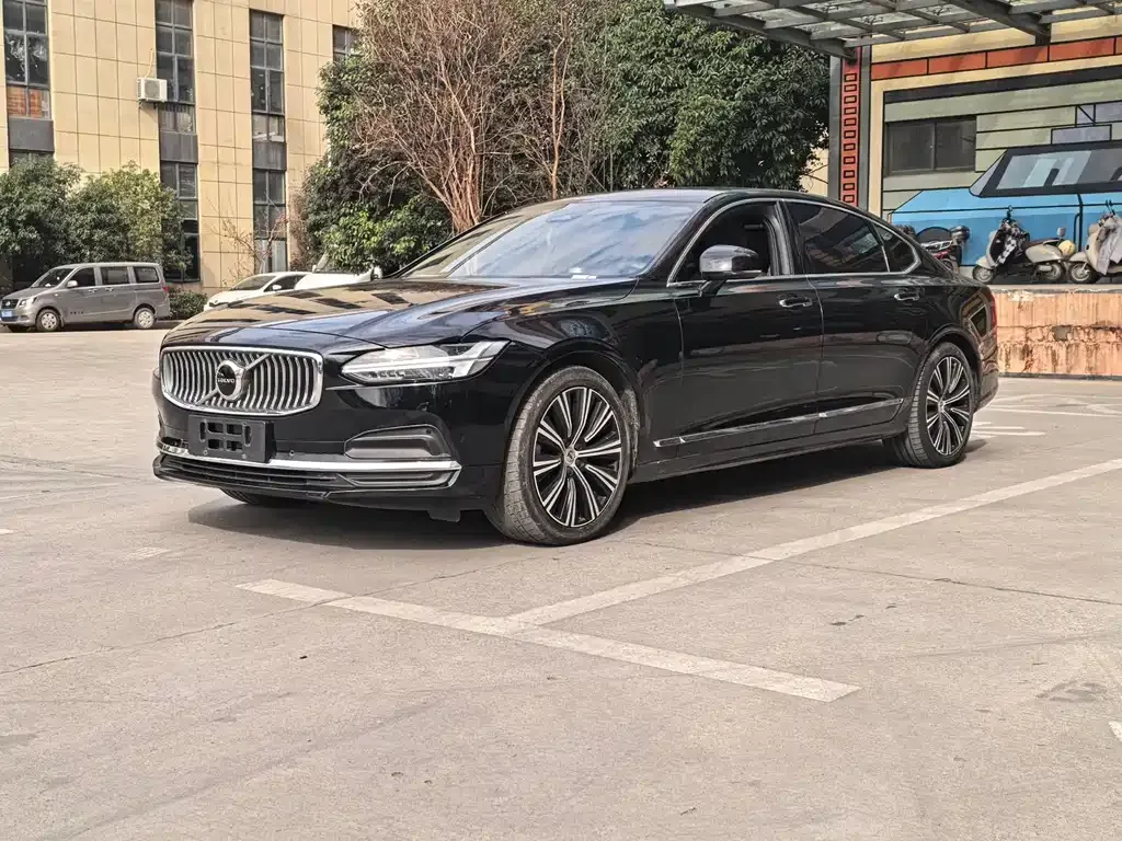 Volvo S90 — фото 1