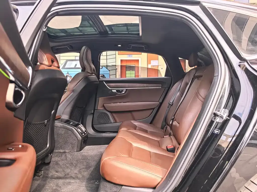 Volvo S90 — фото 10