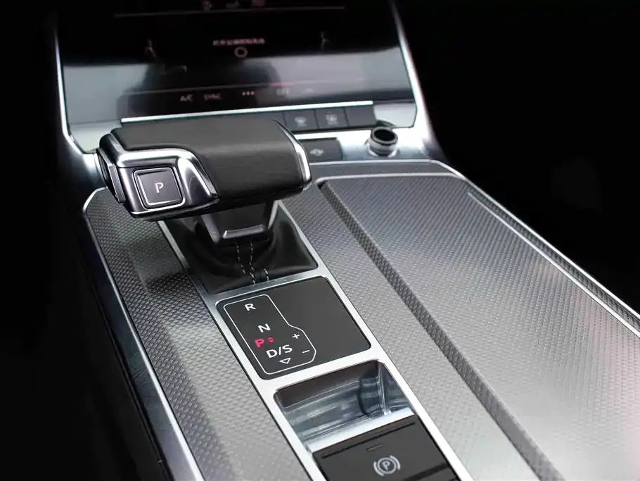 Audi A6L — фото 9