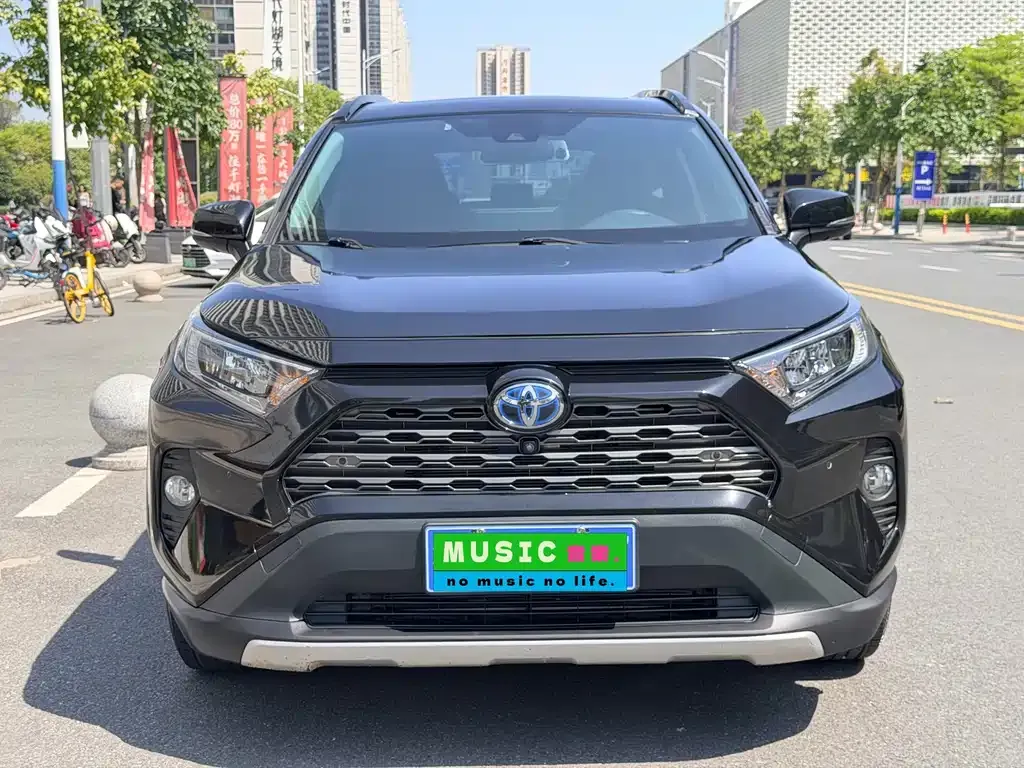 Toyota RAV4 — фото 8