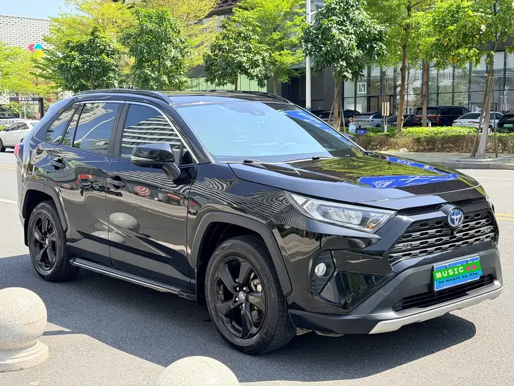 Toyota RAV4 — фото 6