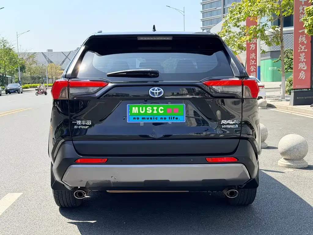 Toyota RAV4 — фото 9