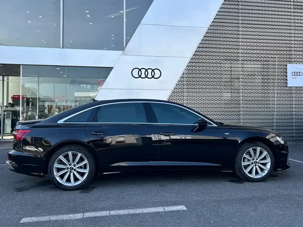 Audi A6L — фото 10