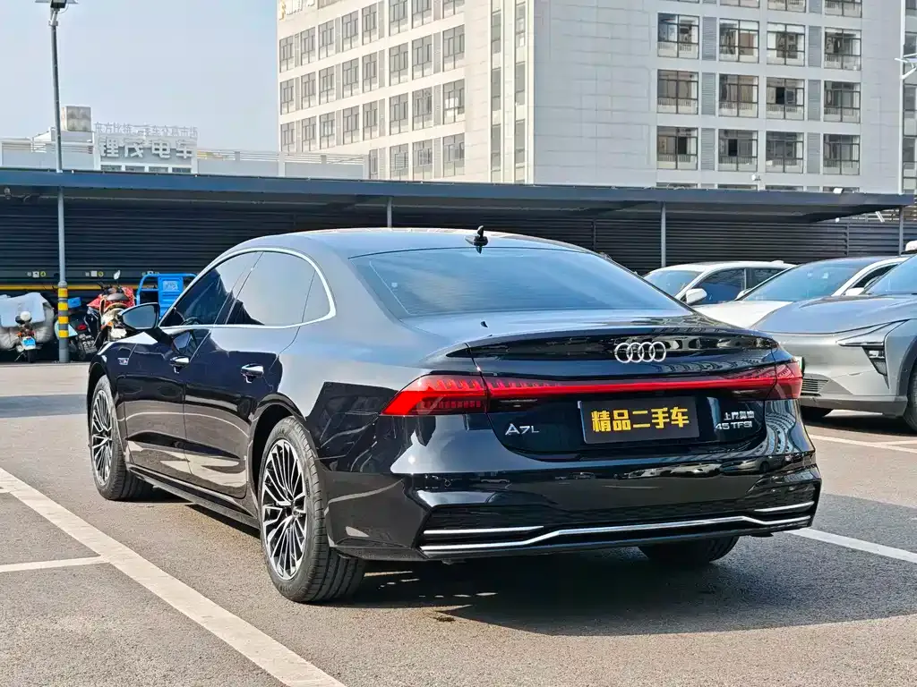 Audi A7L 2024 из CN, фото 9