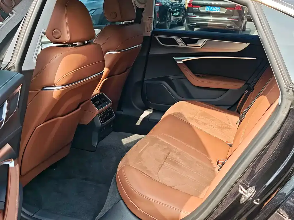 Audi A7L 2024 из CN, фото 10