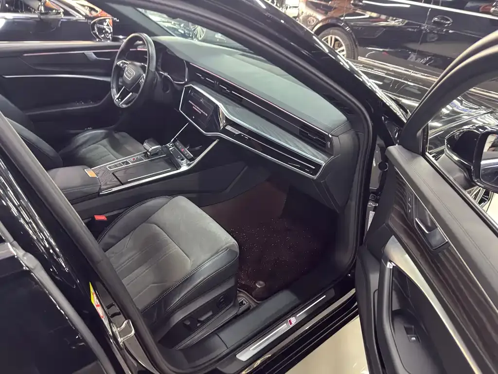 Audi A6L 2021 из CN, фото 6