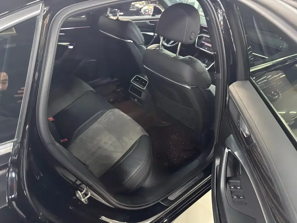 Audi A6L 2021 из CN, фото 2