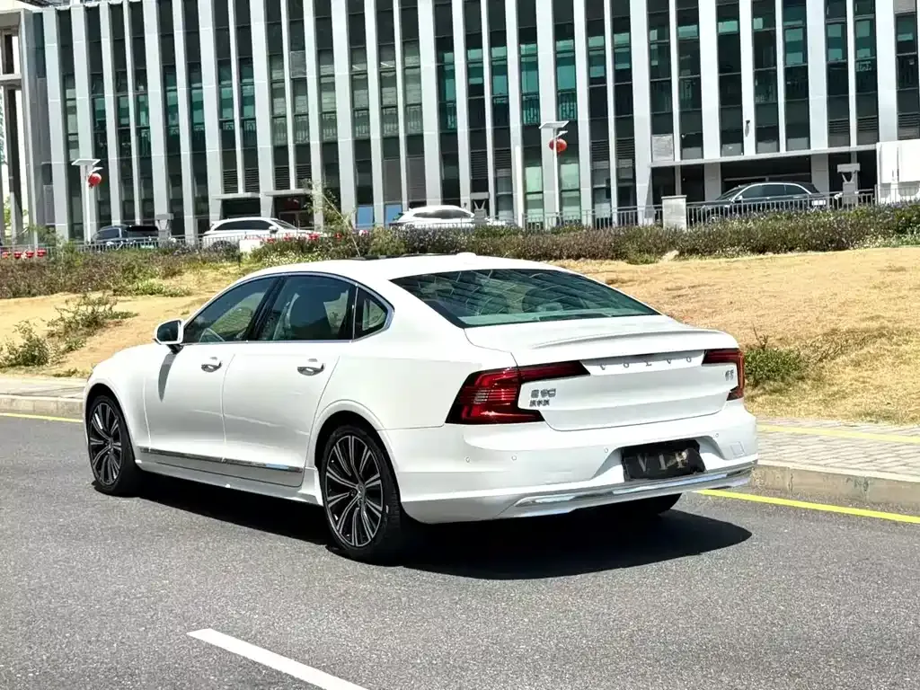 Volvo S90 — фото 8