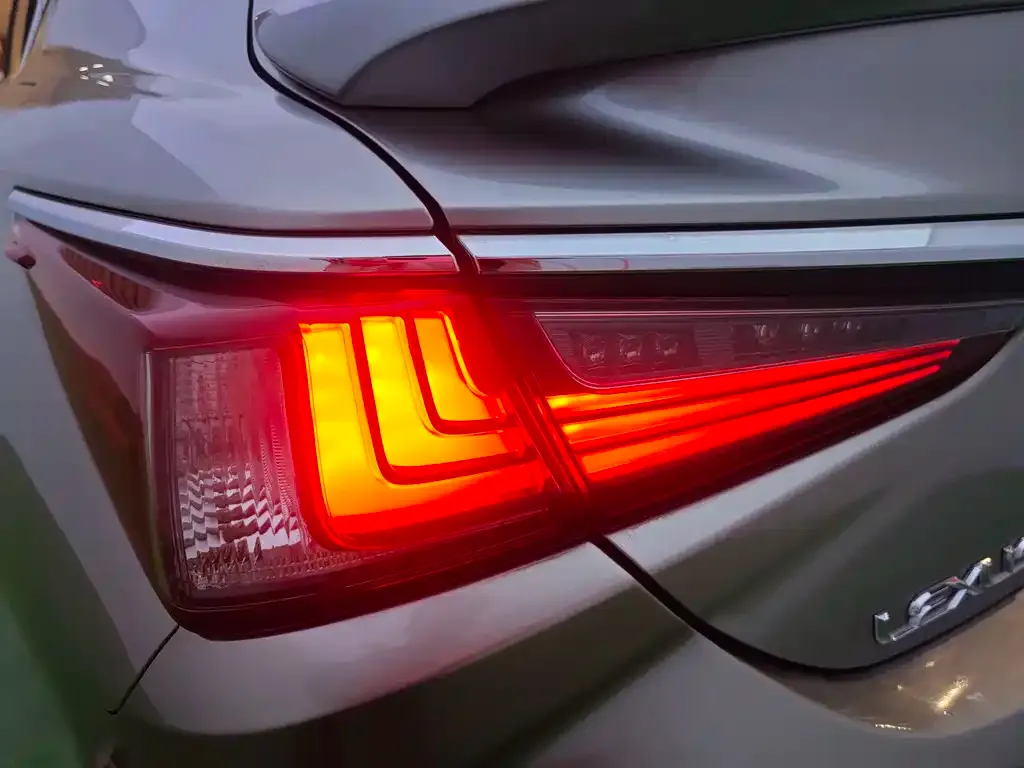 Lexus ES 2022 из CN, фото 2