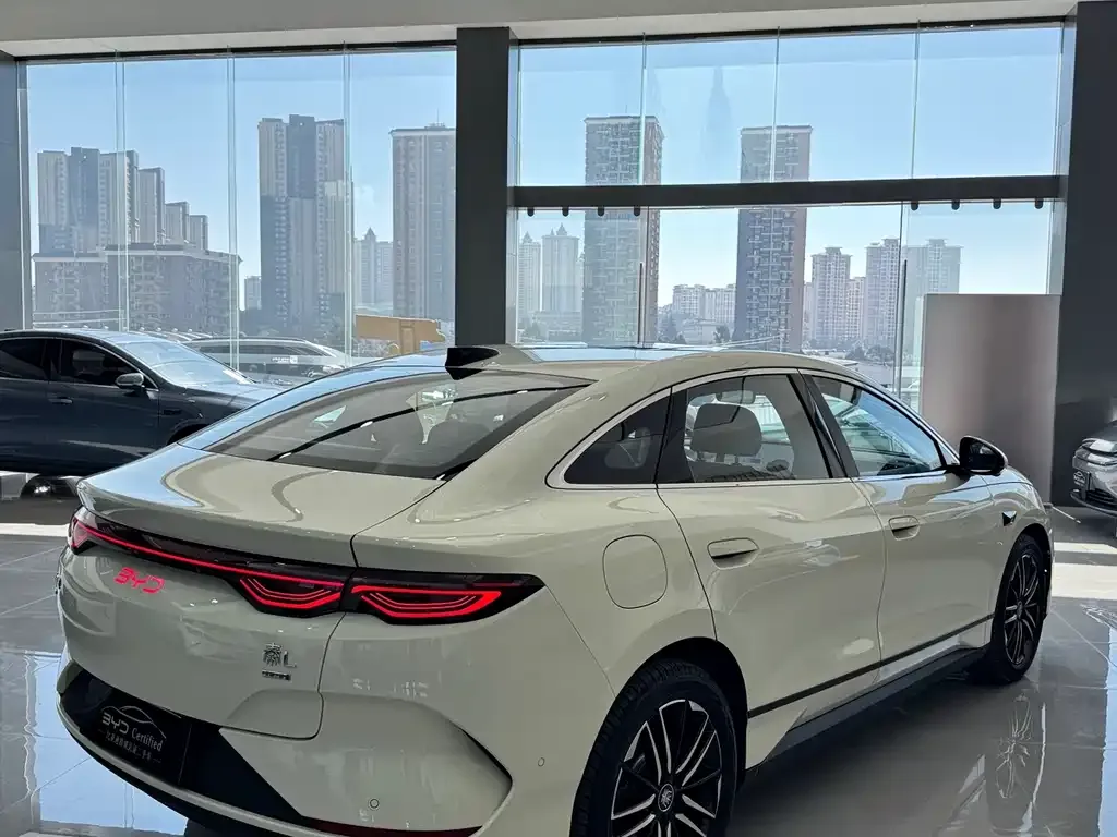 BYD Qin L — фото 10