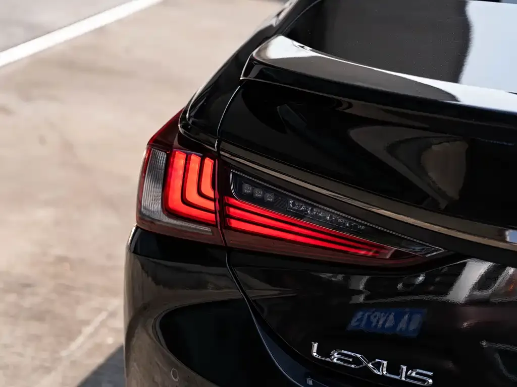 Lexus ES — фото 4