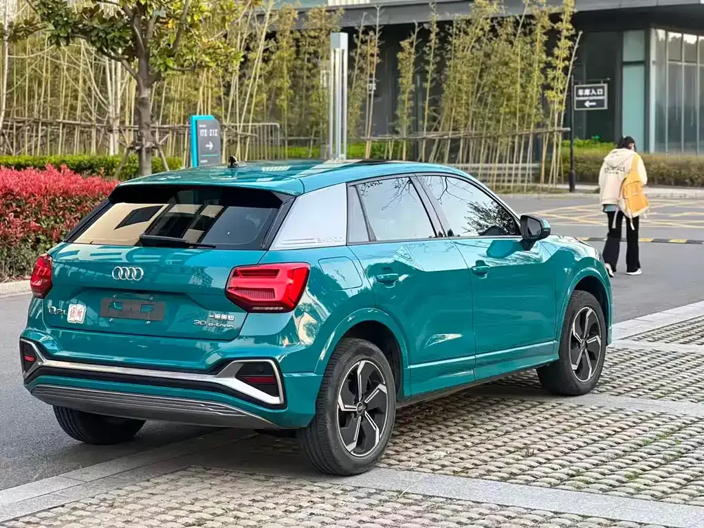 Audi Q2L e-tron — фото 7