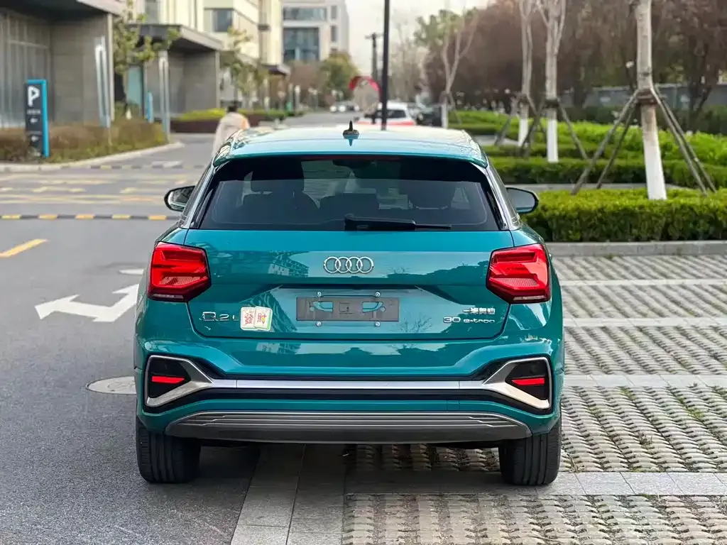 Audi Q2L e-tron — фото 2