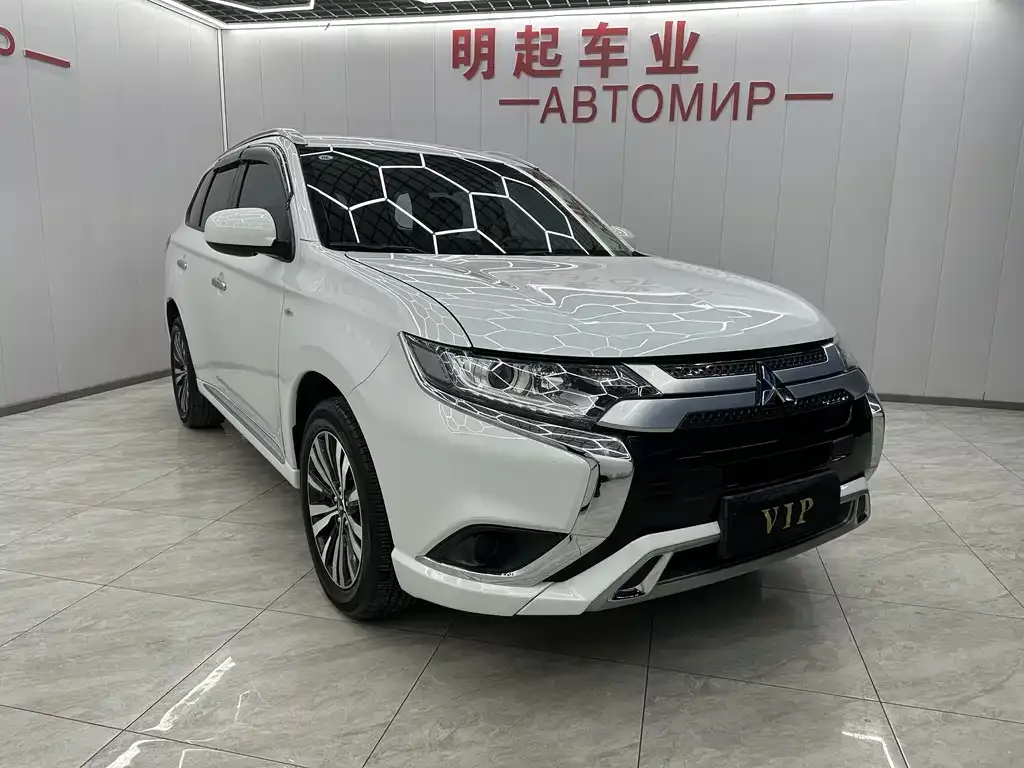 Mitsubishi Outlander — фото 2