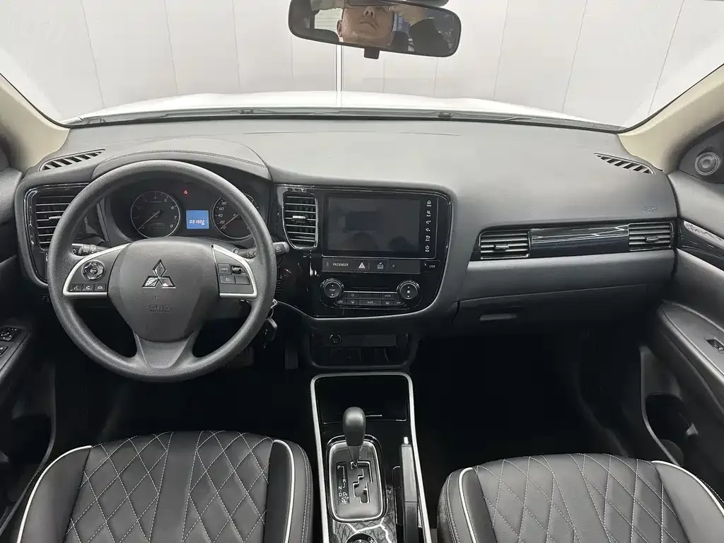 Mitsubishi Outlander — фото 3