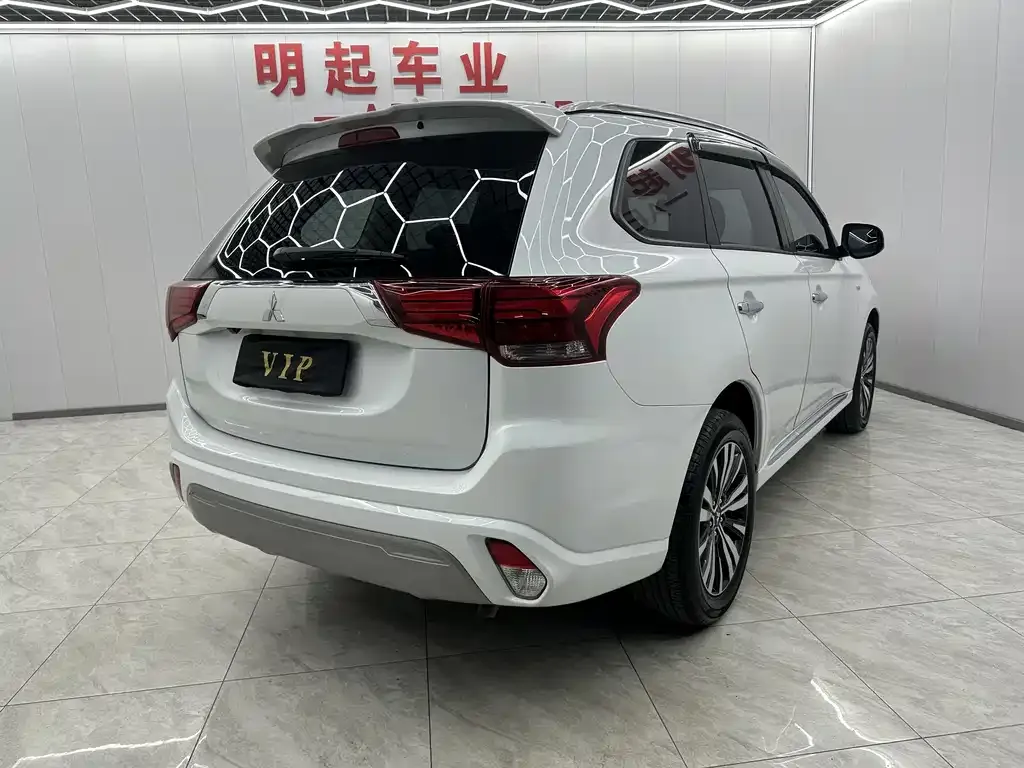 Mitsubishi Outlander — фото 6