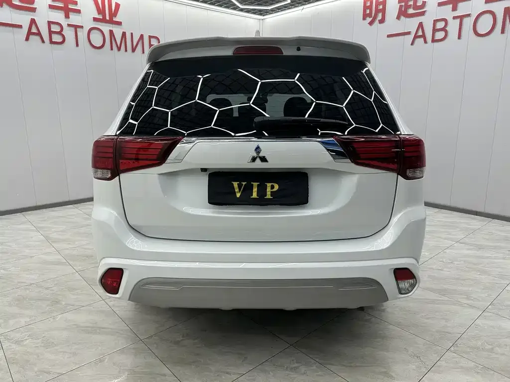 Mitsubishi Outlander — фото 7