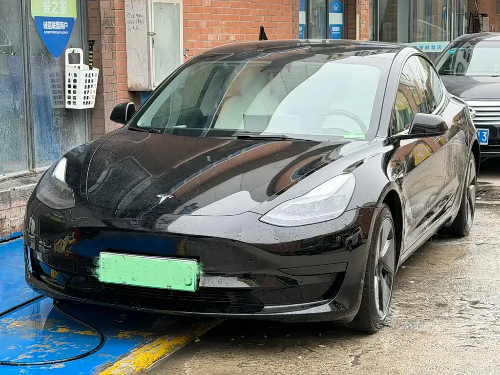 Tesla Model 3 — фото 1