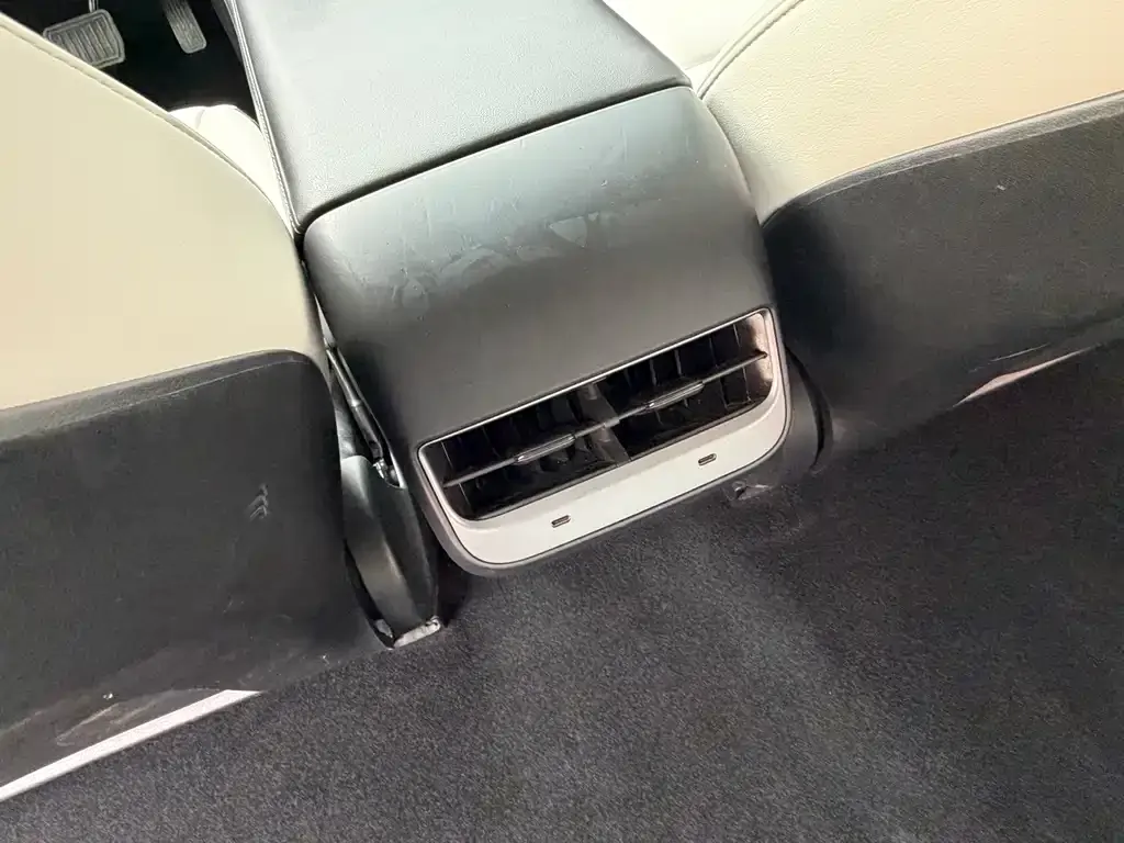 Tesla Model 3 — фото 4