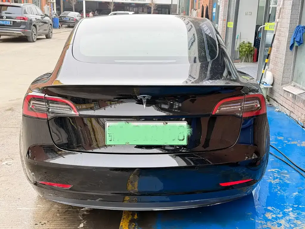 Tesla Model 3 — фото 8