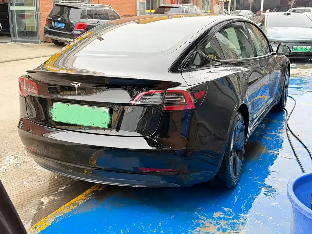 Tesla Model 3 — фото 10