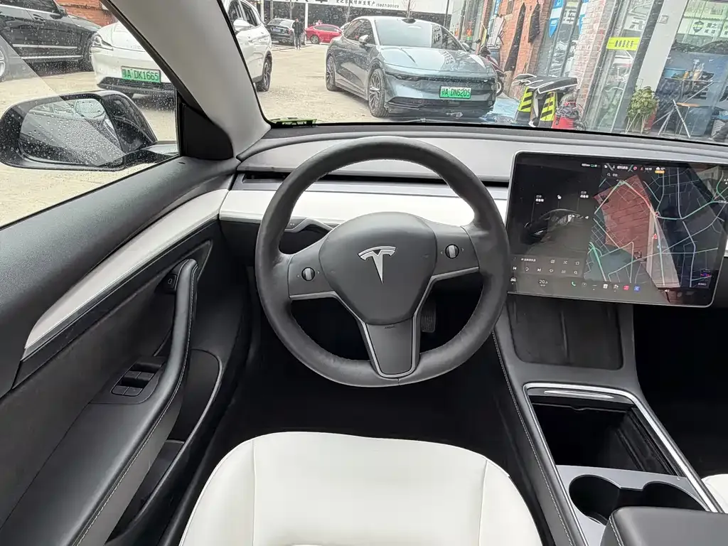 Tesla Model 3 — фото 5
