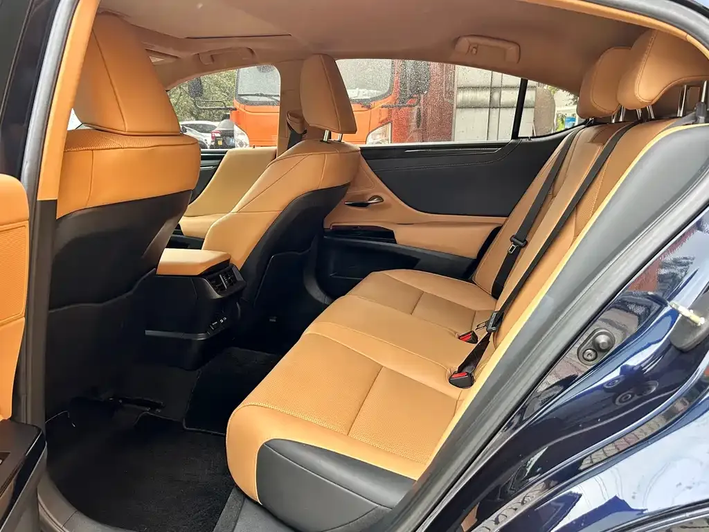 Lexus ES 2023 из CN, фото 2
