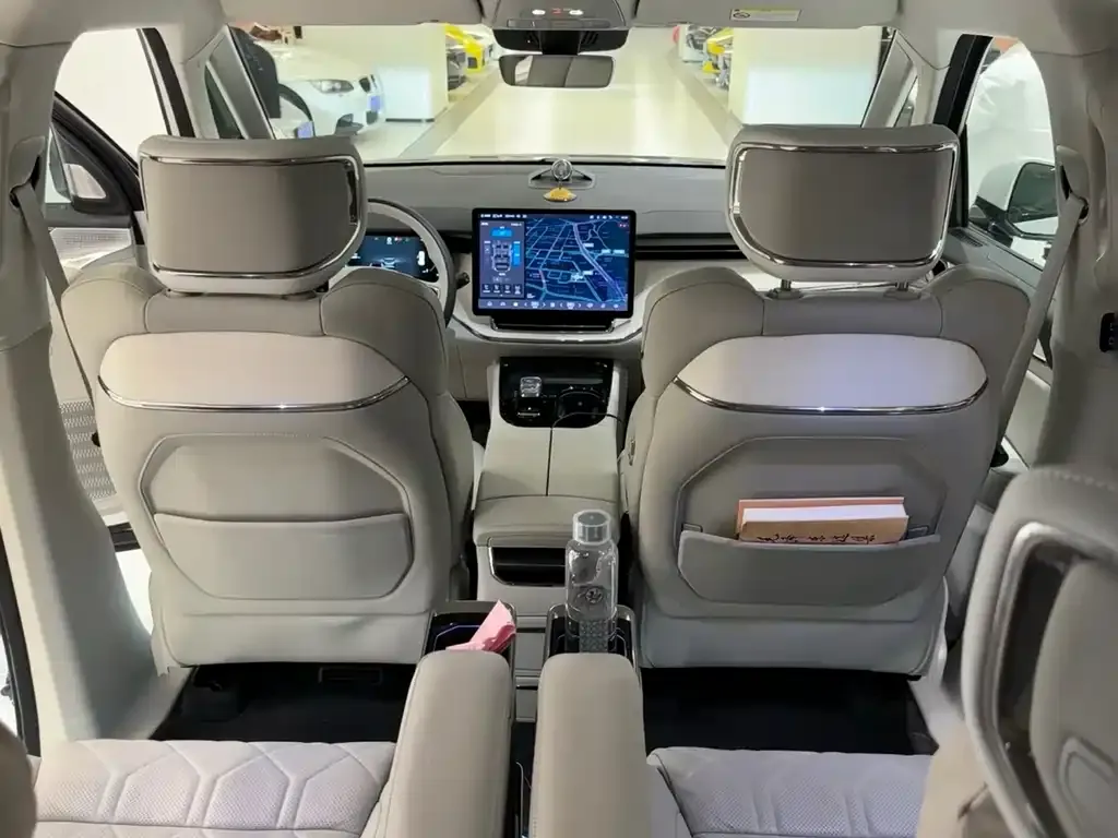 Volvo EM90 — фото 2