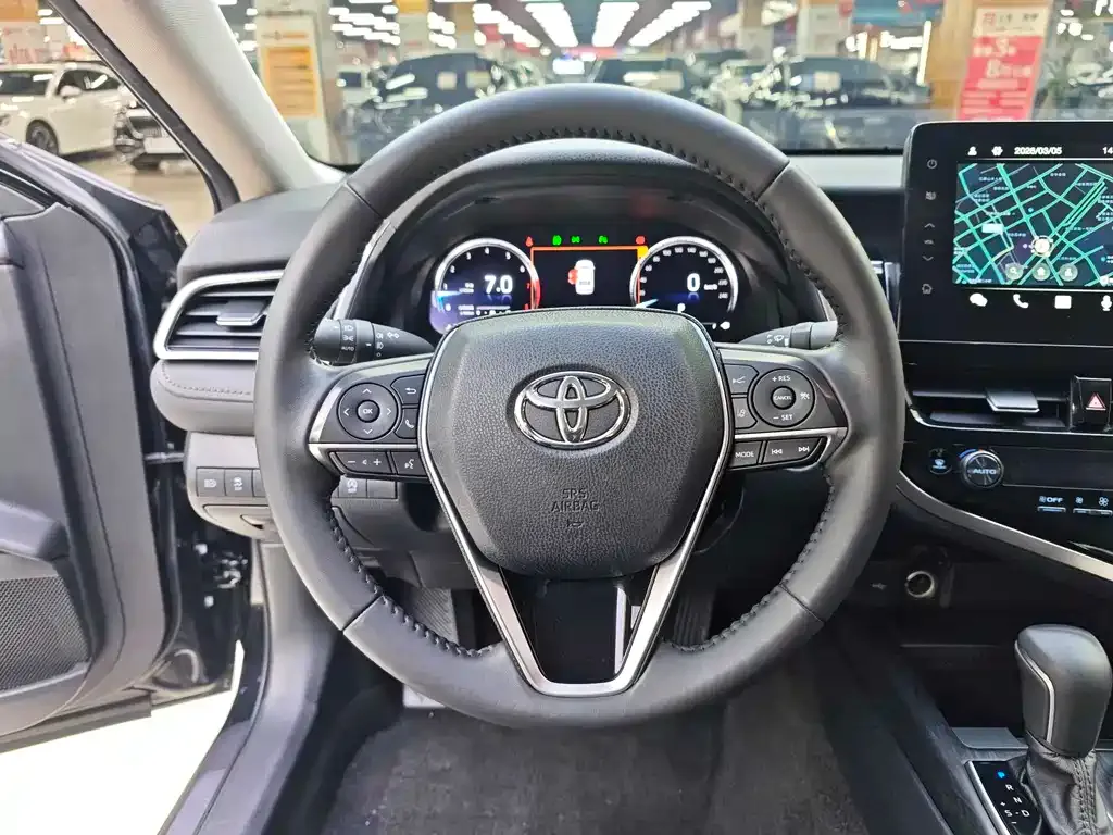 Toyota Camry — фото 10
