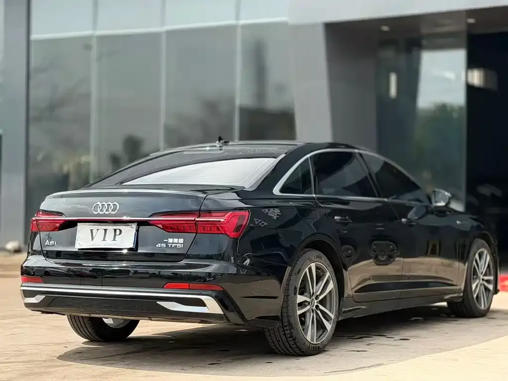 Audi A6L — фото 9