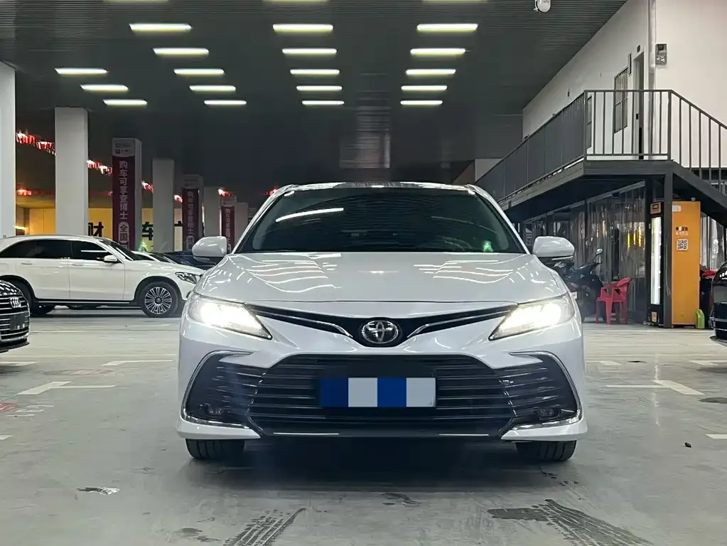Toyota Camry — фото 8