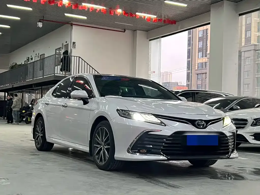 Toyota Camry — фото 10